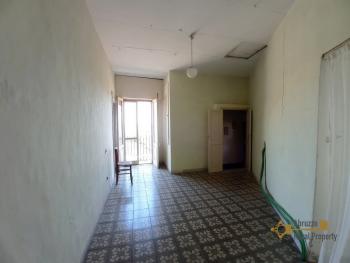 Three bedroom town house with stone carved cellar. Castelbottaccio. Img26