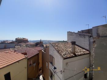 Three bedroom town house with stone carved cellar. Castelbottaccio. Img33