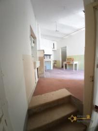 Three bedroom town house with stone carved cellar. Castelbottaccio. Img35