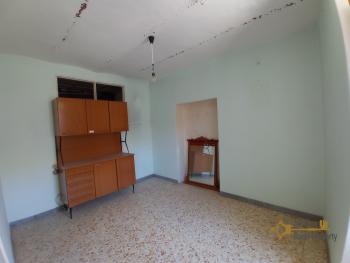 Three bedroom town house with stone carved cellar. Castelbottaccio. Img40
