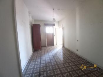 Three bedroom town house with stone carved cellar. Castelbottaccio. Img28