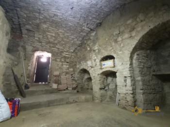 Three bedroom town house with stone carved cellar. Castelbottaccio. Img48