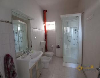 Three bedroom town house with stone carved cellar. Castelbottaccio. Img12