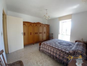 Three bedroom town house with stone carved cellar. Castelbottaccio. Img19