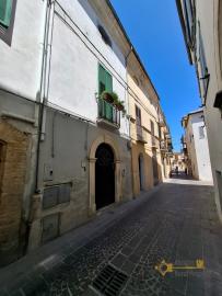 Large character stone house with rooftop terrace in the historic center of Lanciano. Img53