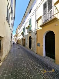 Large character stone house with rooftop terrace in the historic center of Lanciano. Img54