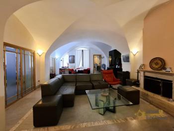 Large character stone house with rooftop terrace in the historic center of Lanciano. Img3