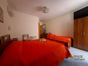 Large character stone house with rooftop terrace in the historic center of Lanciano. Img24