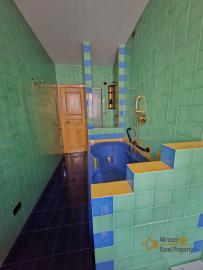 Large character stone house with rooftop terrace in the historic center of Lanciano. Img37