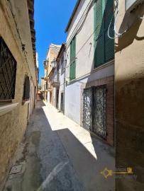 Large character stone house with rooftop terrace in the historic center of Lanciano. Img55