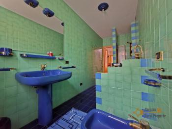 Large character stone house with rooftop terrace in the historic center of Lanciano. Img38