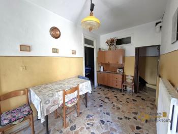 Petite town house with panoramic view, near the coast. San Buono