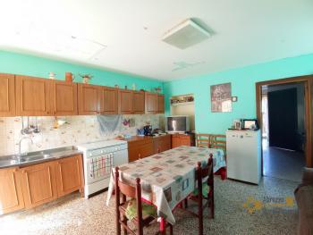 Nice country house with land and olive grove.Trivento Img3