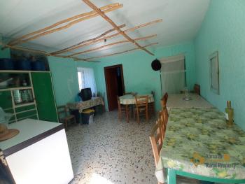 Nice country house with land and olive grove.Trivento Img11