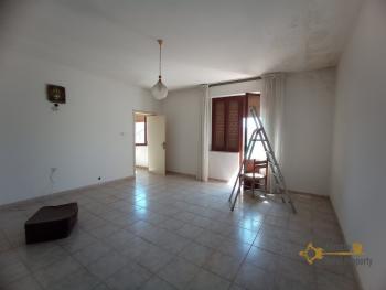 Detached country house with land and garage for sale. Perfect condition. Img35