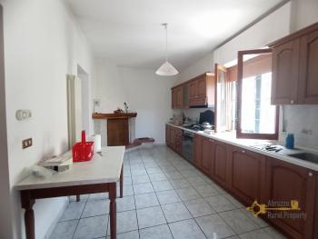 Detached country house with land and garage for sale. Perfect condition. Img10