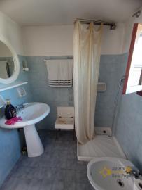 Detached country house with land and garage for sale. Perfect condition. Img32