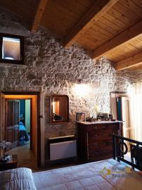 Beautiful character town house completely restored for sale. Abruzzo. Img24