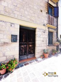 Beautiful character town house completely restored for sale. Abruzzo. Img36