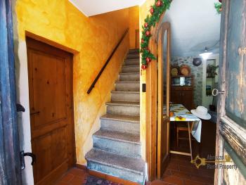 Beautiful character town house completely restored for sale. Abruzzo. Img8