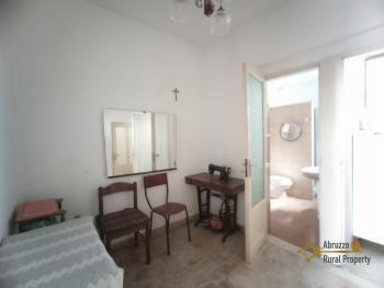 Semi-detached town house with cellar for sale near the coast.Paglieta. Img19