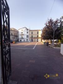 Charachter town house with large basement and panoramic patio. Img3