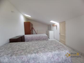 Charachter town house with large basement and panoramic patio. Img27