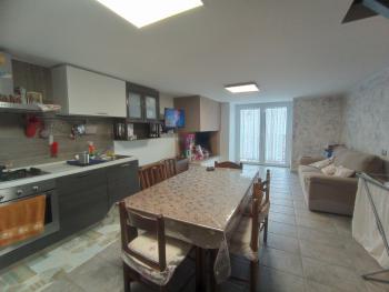 Recently restored town house with garage for sale in Carunchio. Img31