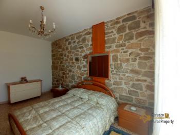 Perfect condition town house with garage and cellar. Montemitro.,