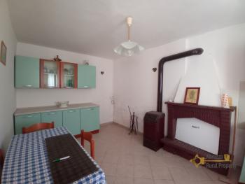 Perfect condition town house with garage and cellar. Montemitro., Img9