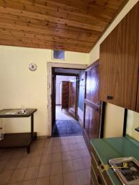 Two bedroom town house with garden and cellar. Agnone Img17