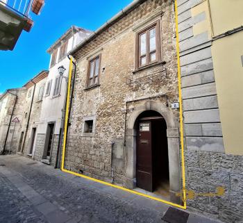 Two bedroom town house with garden and cellar. Agnone