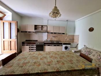 Two bedroom town house with garden and cellar. Agnone Img4