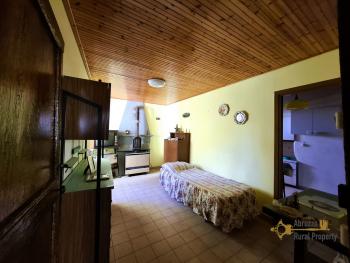 Two bedroom town house with garden and cellar. Agnone Img13