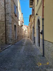 Two bedroom town house with garden and cellar. Agnone Img29