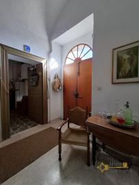 Elegant and characterful town house with vintage tiles and high barrel ceilings. Furci. Img16