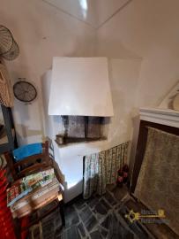 Elegant and characterful town house with vintage tiles and high barrel ceilings. Furci. Img12