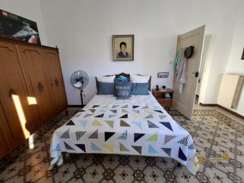 Elegant and characterful town house with vintage tiles and high barrel ceilings. Furci. Img31