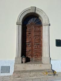 Elegant and characterful town house with vintage tiles and high barrel ceilings. Furci. Img3