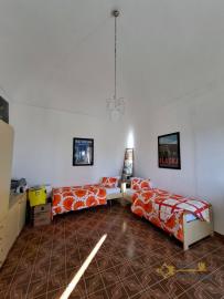 Elegant and characterful town house with vintage tiles and high barrel ceilings. Furci. Img34
