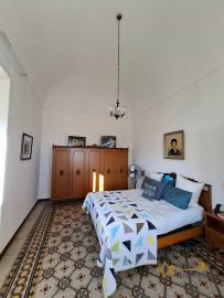 Elegant and characterful town house with vintage tiles and high barrel ceilings. Furci. Img29
