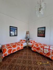 Elegant and characterful town house with vintage tiles and high barrel ceilings. Furci. Img36