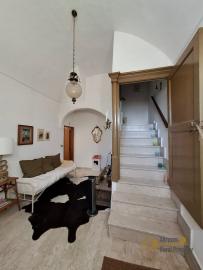 Elegant and characterful town house with vintage tiles and high barrel ceilings. Furci. Img4