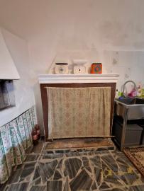 Elegant and characterful town house with vintage tiles and high barrel ceilings. Furci. Img11