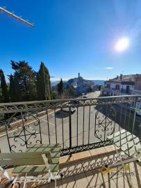 Elegant and characterful town house with vintage tiles and high barrel ceilings. Furci. Img25