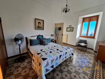 Elegant and characterful town house with vintage tiles and high barrel ceilings. Furci. Img32