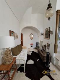 Elegant and characterful town house with vintage tiles and high barrel ceilings. Furci. Img6