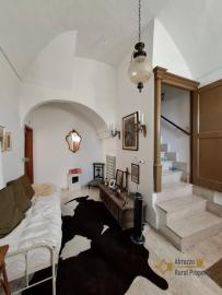 Elegant and characterful town house with vintage tiles and high barrel ceilings. Furci. Img5