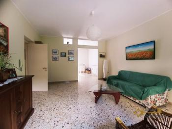 Perfect condition detached town house with two units for sale. Img17