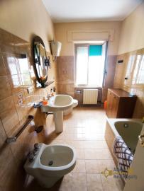 Perfect condition detached town house with two units for sale. Img24